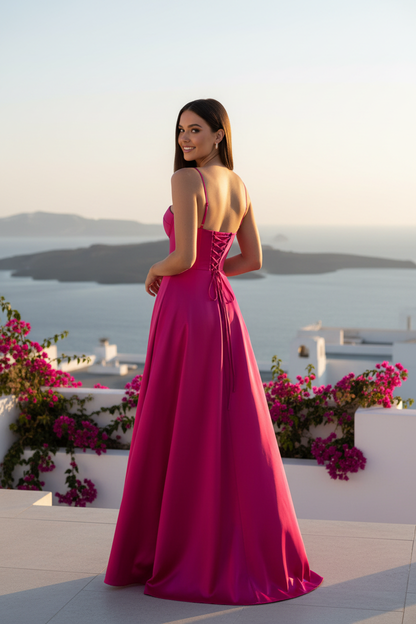 Vestido corset satén fucsia vista trasera rooftop hotel mediterráneo